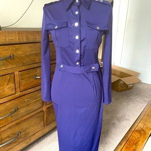 Knee-long form fitted dress